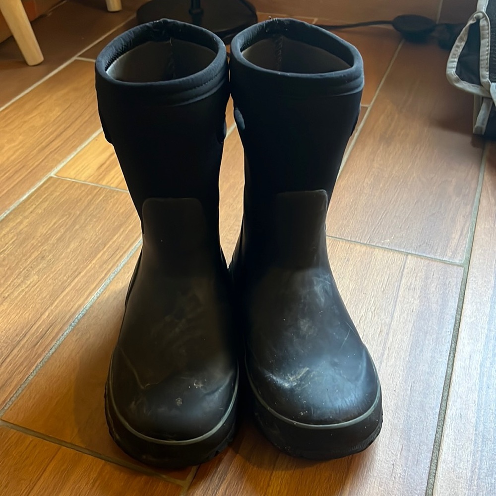 Bogs Boys size 2